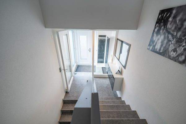 Treppenaufgang OG + Eingang 