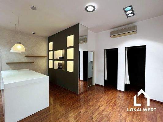 Verkaufsraum Kasse/Umkleide