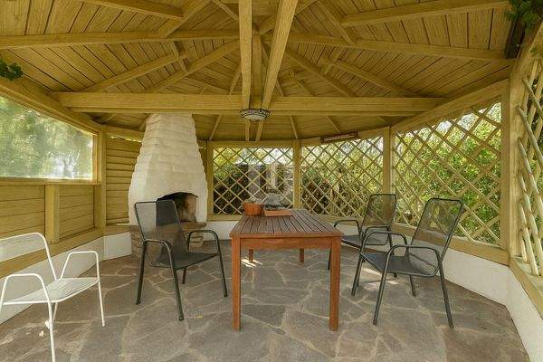 Überdachter Außensitz