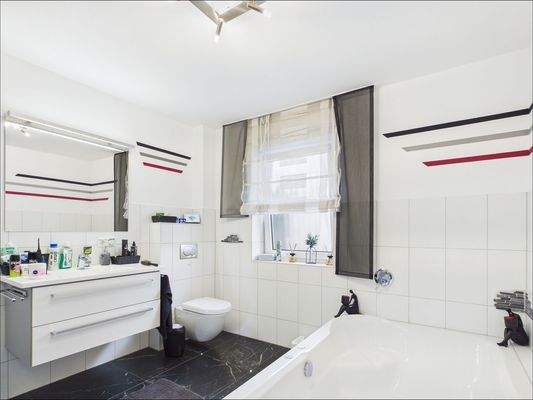 Badezimmer mit Whirlpool EG