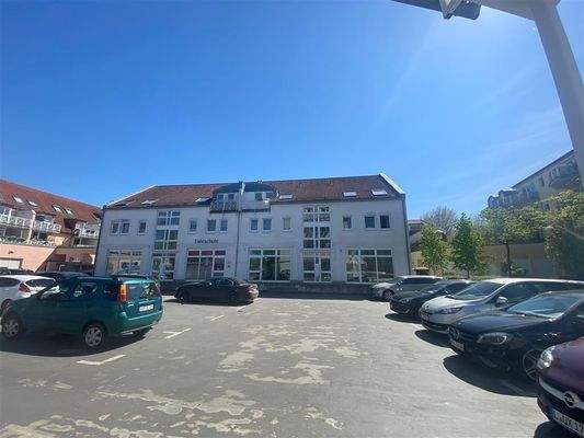 Parkplatz vor dem Objekt