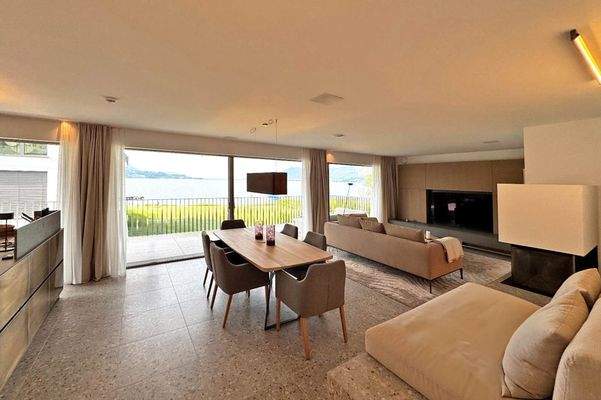 Der offene Wohn-/Essbereich, hell und einladend