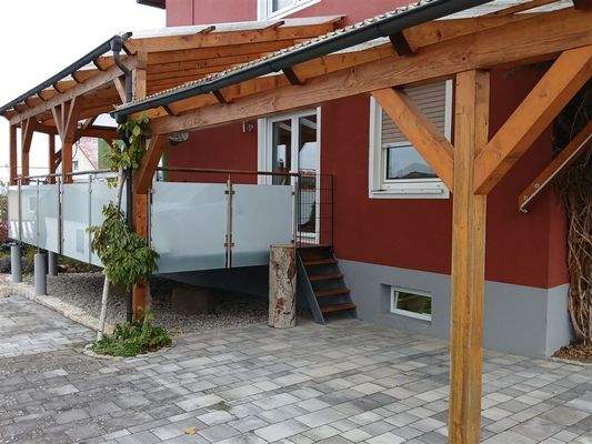 Carport und Terrasse EG