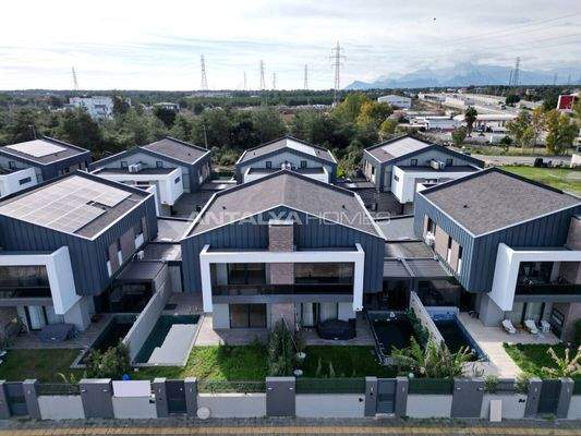 4-Bedroom Property with Pool and Garden in Döşemealtı Antalya