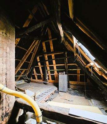 Ausbaureserve - schöne, alte Dachbalken