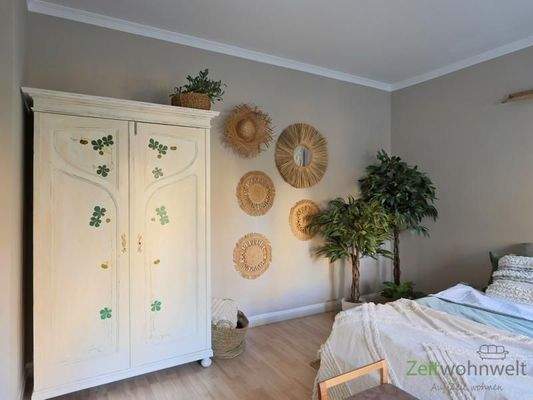 schöner Kleiderschrank