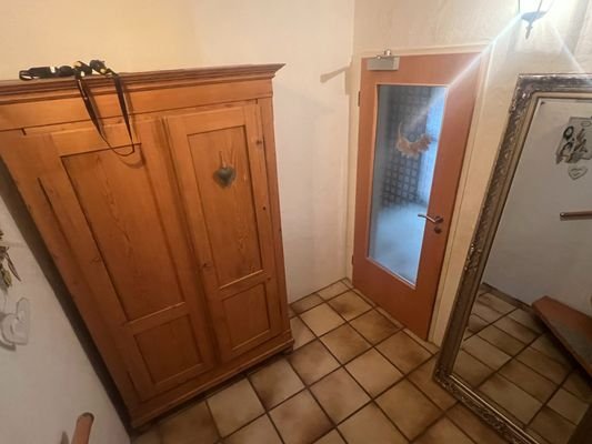 Flur EG zu Wohnung im OG/DG