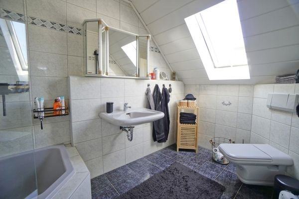 Badezimmer Obergeschoss Wohnung 1