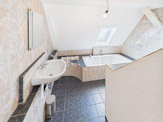 Bad Obergeschoss (2)