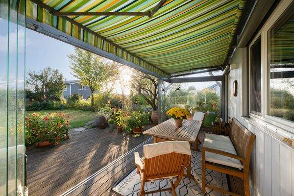 Wintergarten auf der Südseite zum Öffnen