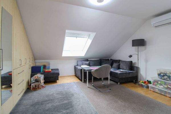 Schlafzimmer III, 2.OG