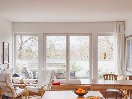 Essbereich mit Zugang zur Terrasse