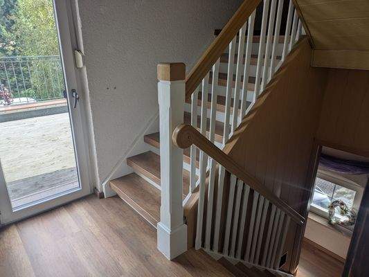 Treppenhaus 1.OG Dachterasse.MP.jpg