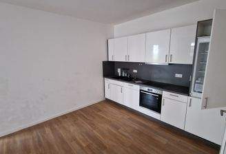 Moderne Küche in Neubauwohnung