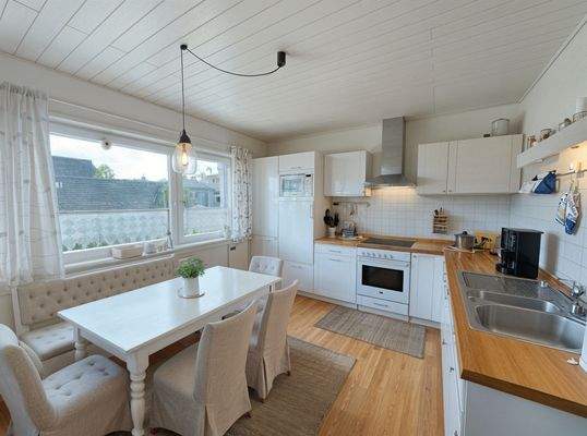 Küche Bild 1 Landhaus - (KI generiert)