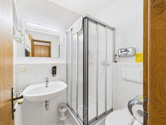 Badezimmer mit Dusch