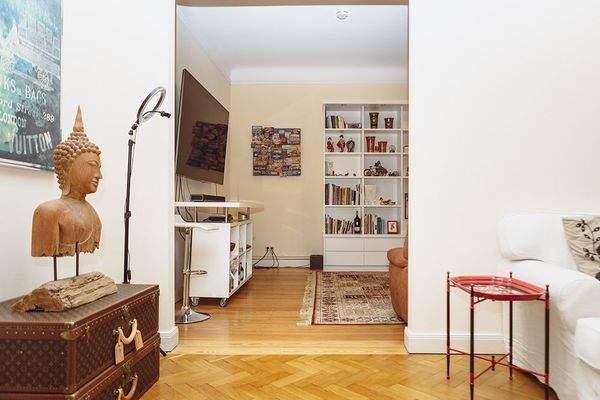 Blick vom Esszimmer zum Wohnzimmer.jpg