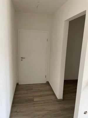 Wohnungstüre rechts Garderobe 