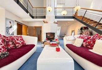 Galeria Loftraum mit Kamin im Dachgeschoss