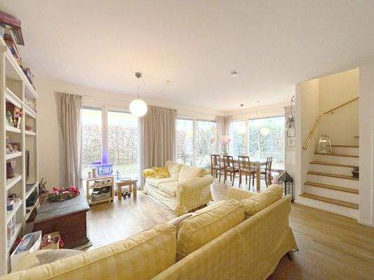 Großes geräumiges Wohnzimmer