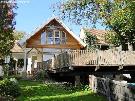 Gartenansicht und Terrasse (1)