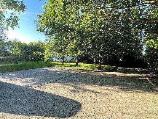 Stellplätze mit Gemeinschaftfläche.jpeg