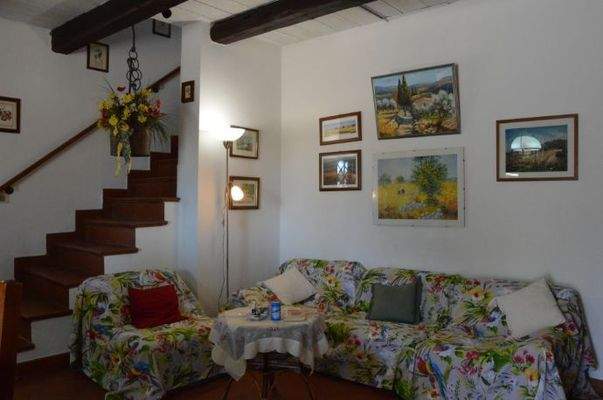 Rückseite Wohnzimmer mit Aufgang 1.OG