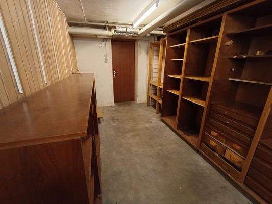 Kellerraum mit Stromanschluss