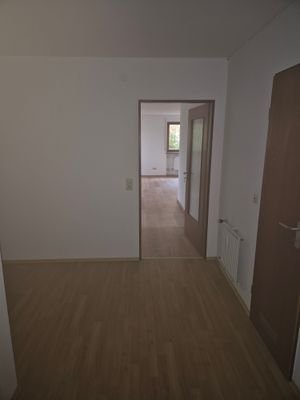 Flur Richtung Wohnzimmer.jpg