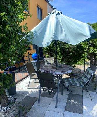 Vorgarten mit Terrasse