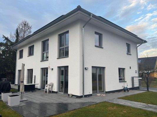 Doppelhaus wie Stadtvilla - Garten .jpg