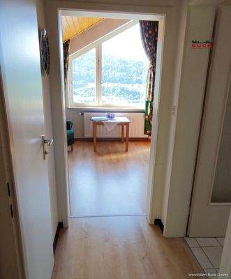 Dachgeschoss Blick Richtung Zimmer 2, Bad und WC