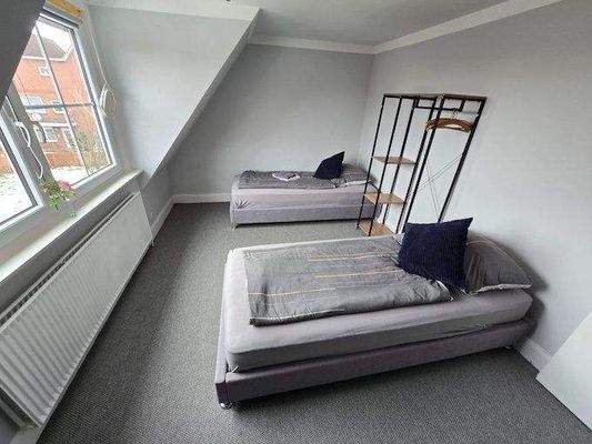 OG Schlafraum 2 B2.jpg