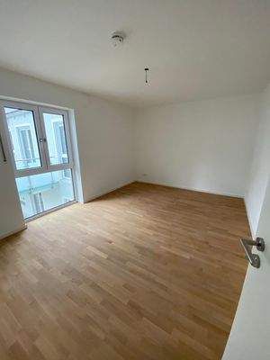 Schlafzimmer mit bodentiefen Fenster - Kind.jpeg