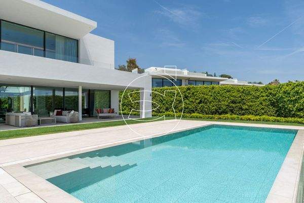 Exquisite Neue Villa