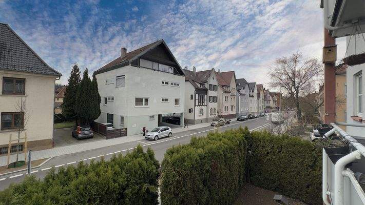 Blick vom Balkon auf die Fahrradstraße