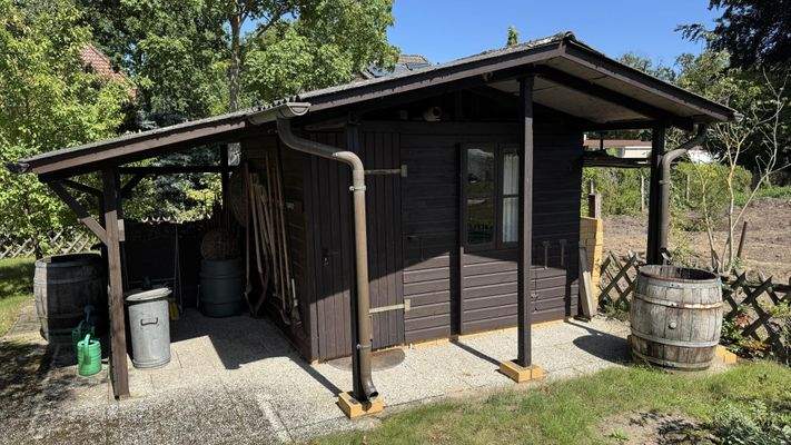 Gartenhaus mit Holzlager