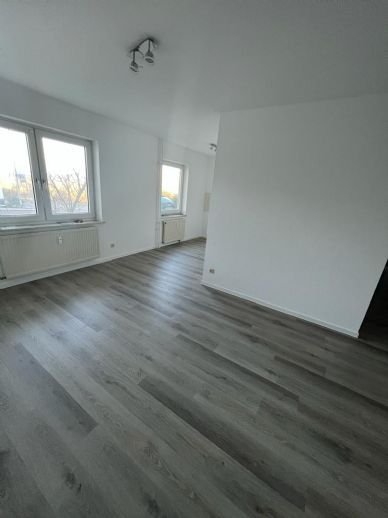 Sbr.- Fechingen * neu renovierte 2.5 ZKB * Helle Räume mit Designbelag * Ruhige Lage