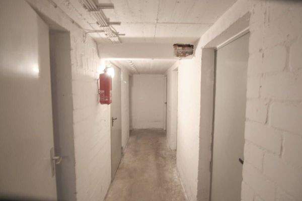 Re. Kellerbereich mit Kelleranteilen u. Gas-Zentralheizung