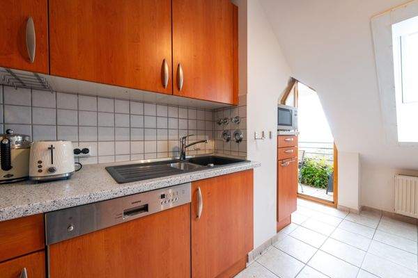 Küche mit Balkonzugang