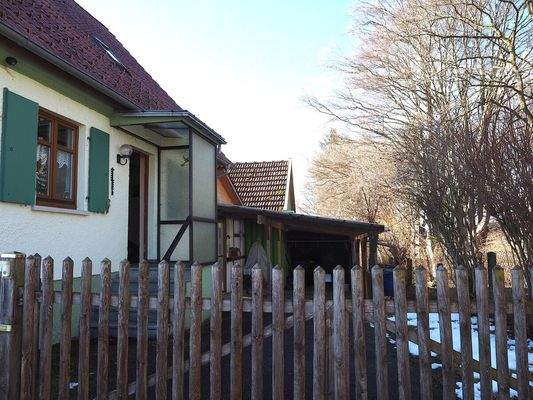 Die Zufahrt und der Carport