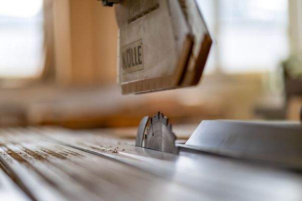 Werkhalle mit Ausstattung 2.jpg