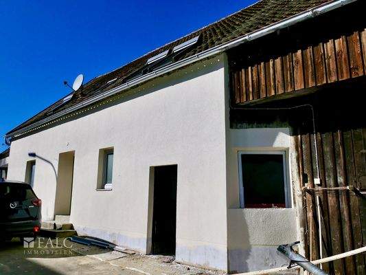 Haus mit Nebengebäude