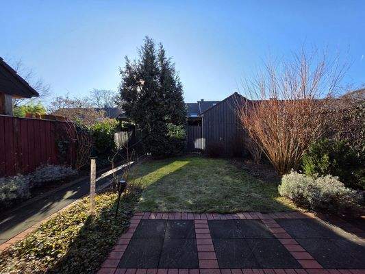 Terrasse mit Vorgarten
