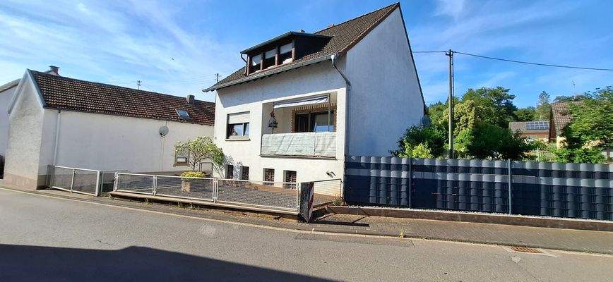 Vorder-und Seitenansicht