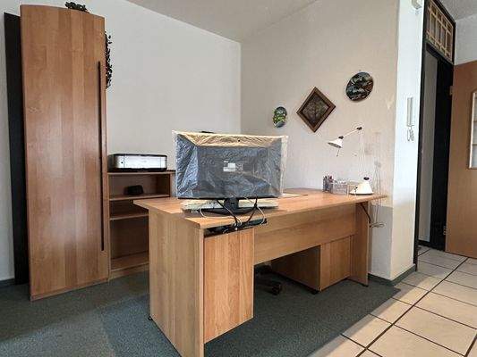 Bürobereich im Wohnzimmer