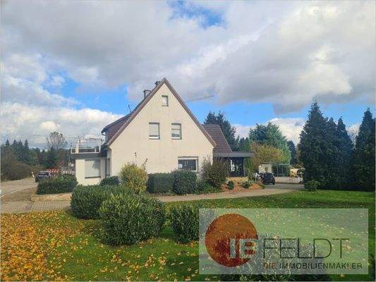 Seitenansicht von der Straße II 