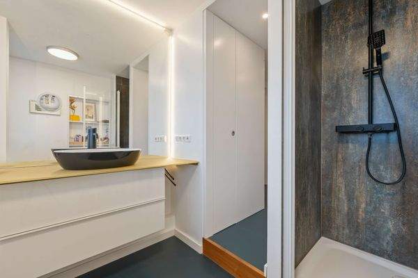 ... mit Wellness-Dusche.