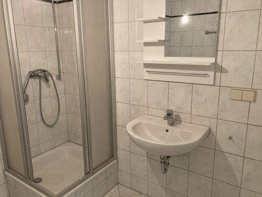 Badezimmer mit Dusche