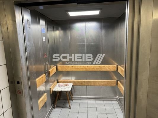 Aufzug zu allen Geschossen